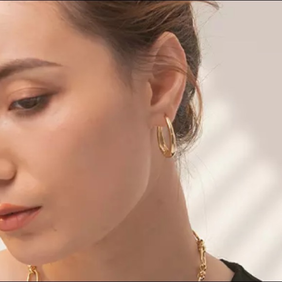 ⭐️18K gold hoop oval earrings - Picture 9 of 10